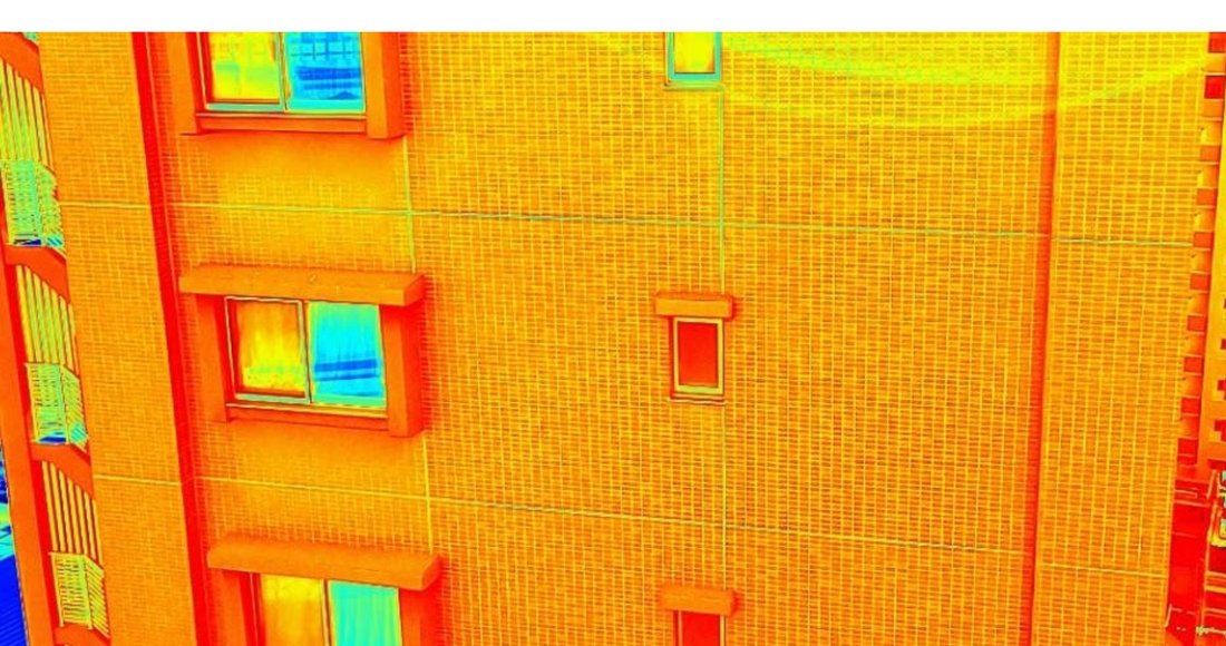 外壁タイルの温度分布を示す公式サイト掲載の熱画像